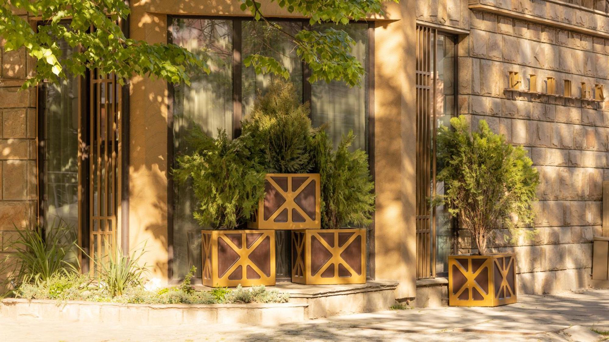 Hidden Bank: Cash Apartment Plovdiv Bagian luar foto